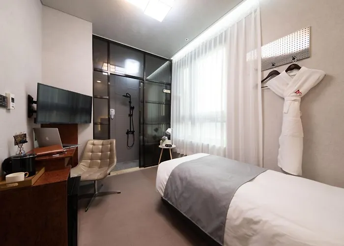 Dm Hotel